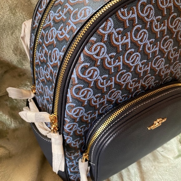 NWT COACH MGRM CT BKP NAVY. - Picture 6 of 9